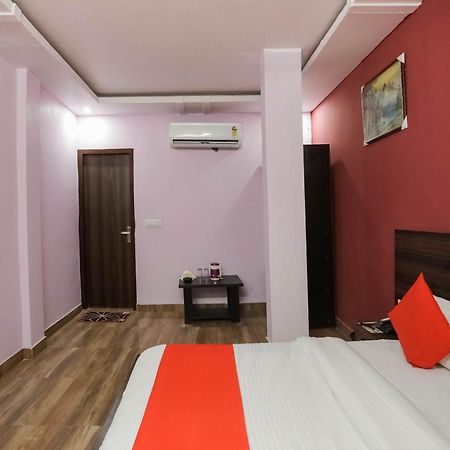 Hotel O Red Velvet Rooms & Banquet Faridabad Bagian luar foto