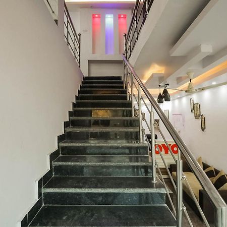 Hotel O Red Velvet Rooms & Banquet Faridabad Bagian luar foto