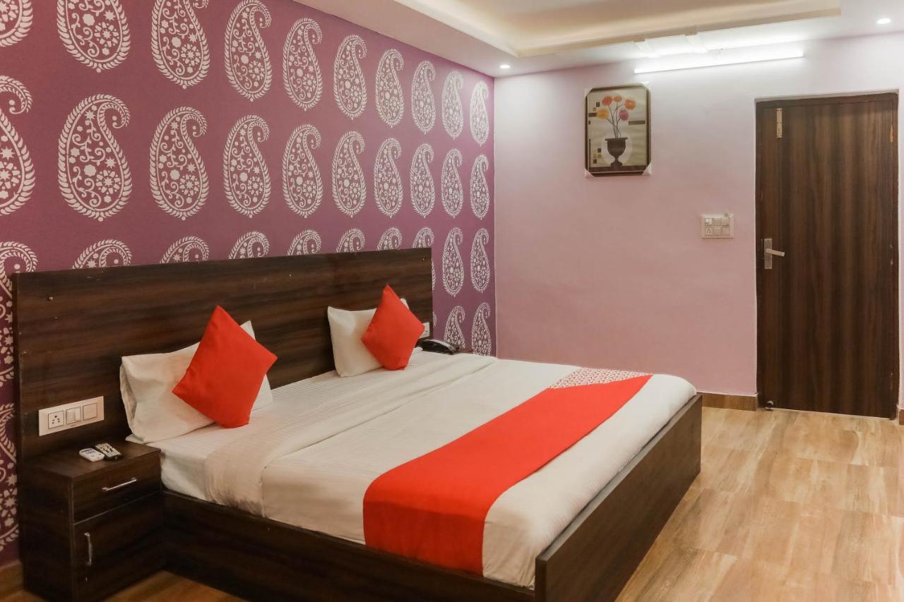 Hotel O Red Velvet Rooms & Banquet Faridabad Bagian luar foto