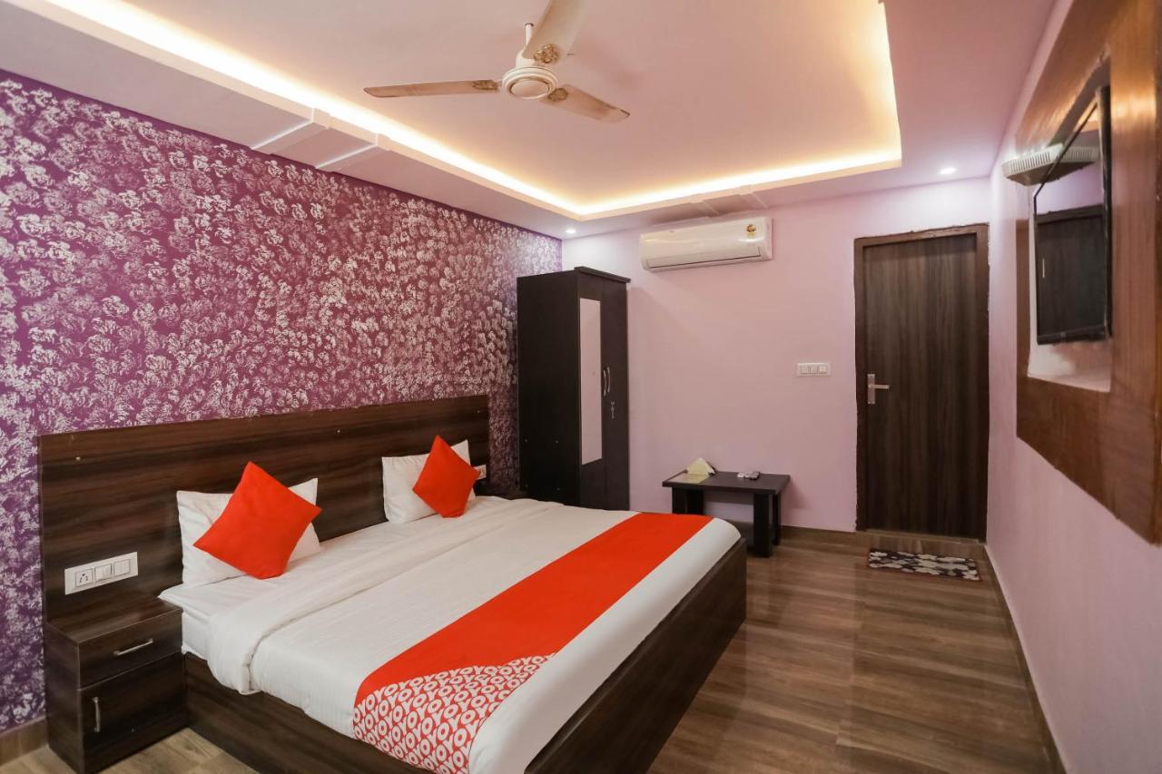 Hotel O Red Velvet Rooms & Banquet Faridabad Bagian luar foto