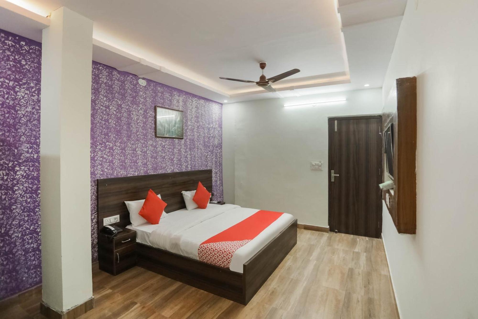 Hotel O Red Velvet Rooms & Banquet Faridabad Bagian luar foto