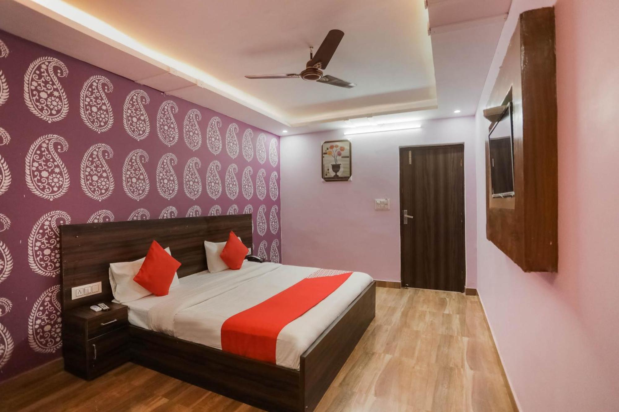 Hotel O Red Velvet Rooms & Banquet Faridabad Bagian luar foto