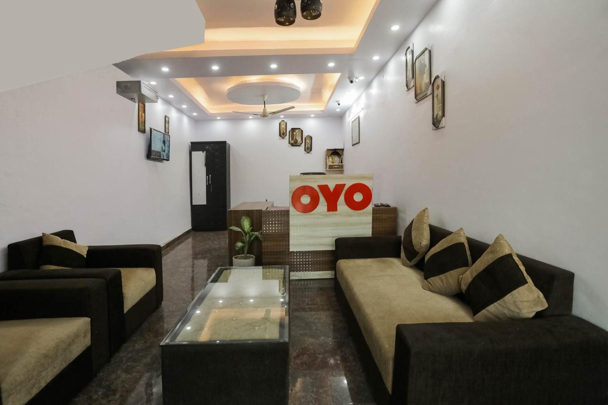 Hotel O Red Velvet Rooms & Banquet Faridabad Bagian luar foto
