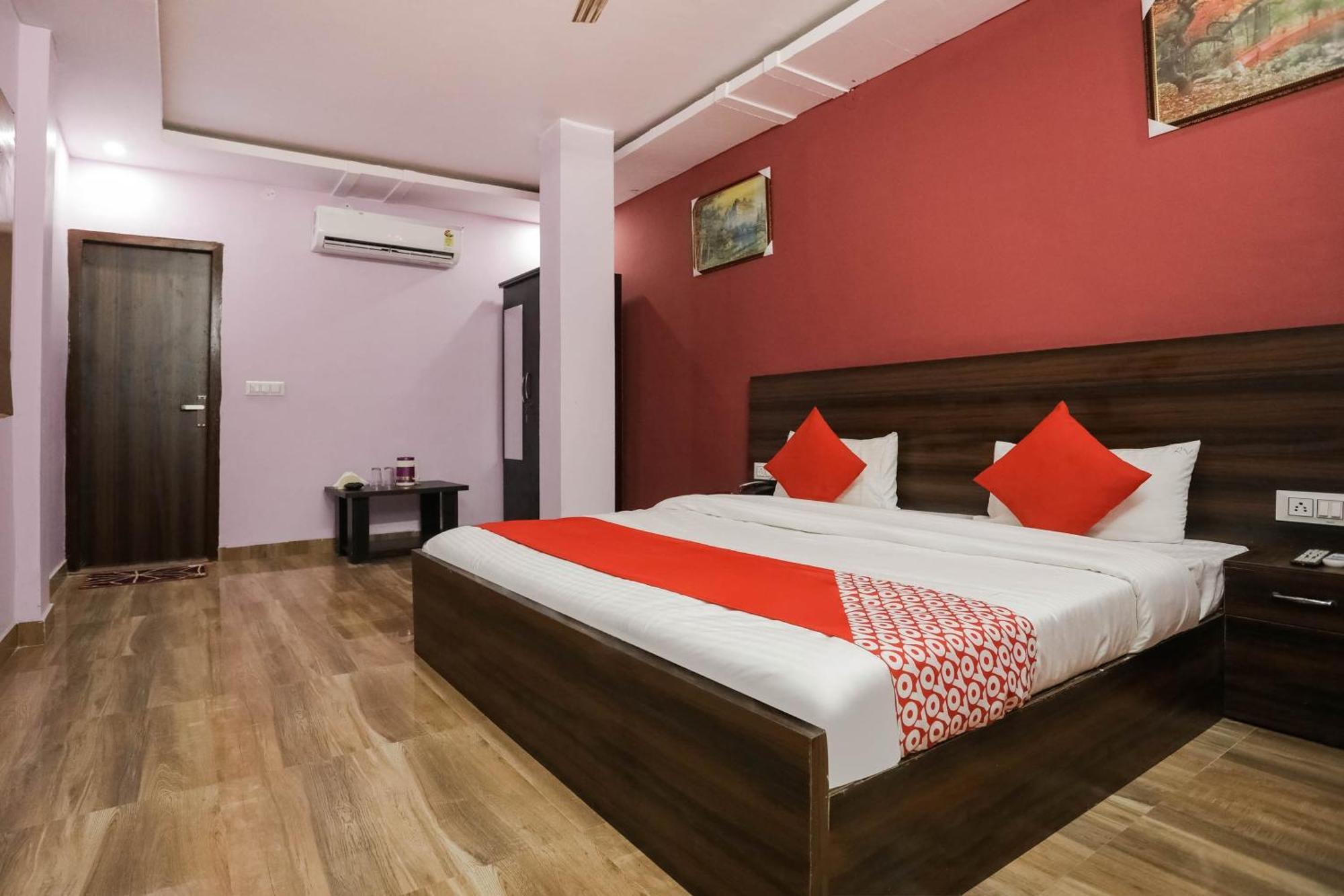 Hotel O Red Velvet Rooms & Banquet Faridabad Bagian luar foto