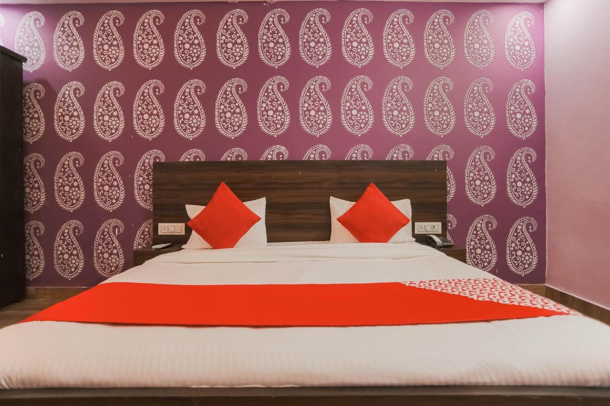 Hotel O Red Velvet Rooms & Banquet Faridabad Bagian luar foto