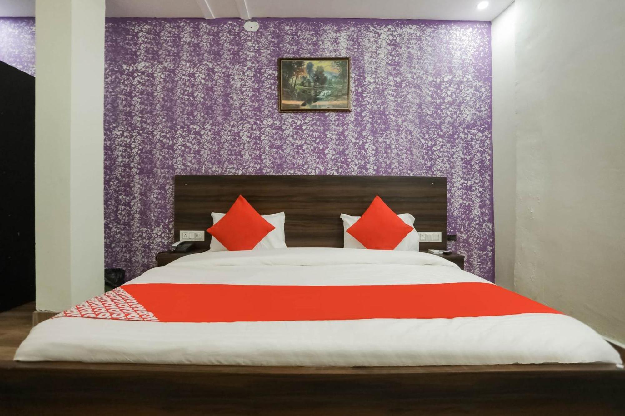 Hotel O Red Velvet Rooms & Banquet Faridabad Bagian luar foto