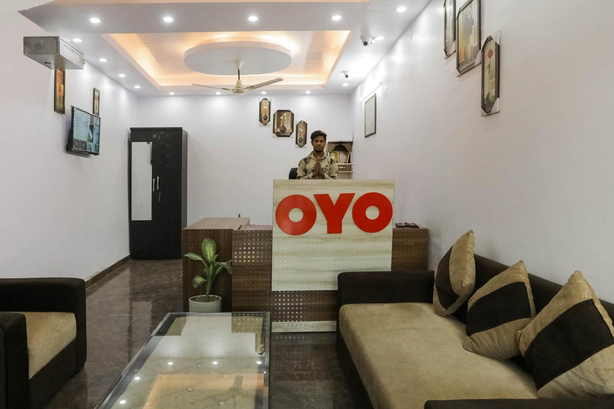 Hotel O Red Velvet Rooms & Banquet Faridabad Bagian luar foto