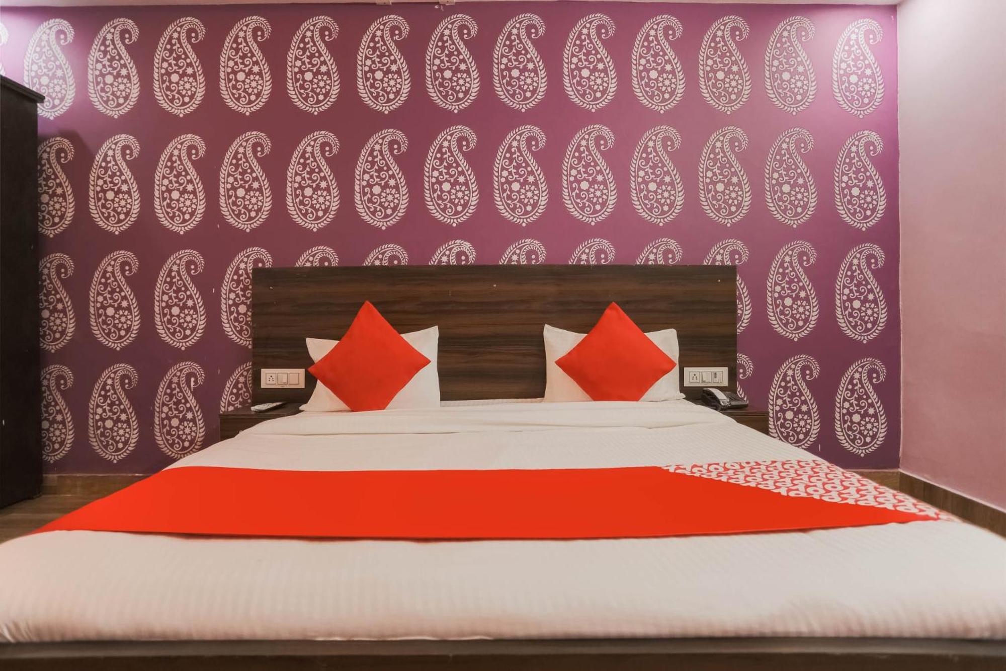 Hotel O Red Velvet Rooms & Banquet Faridabad Bagian luar foto