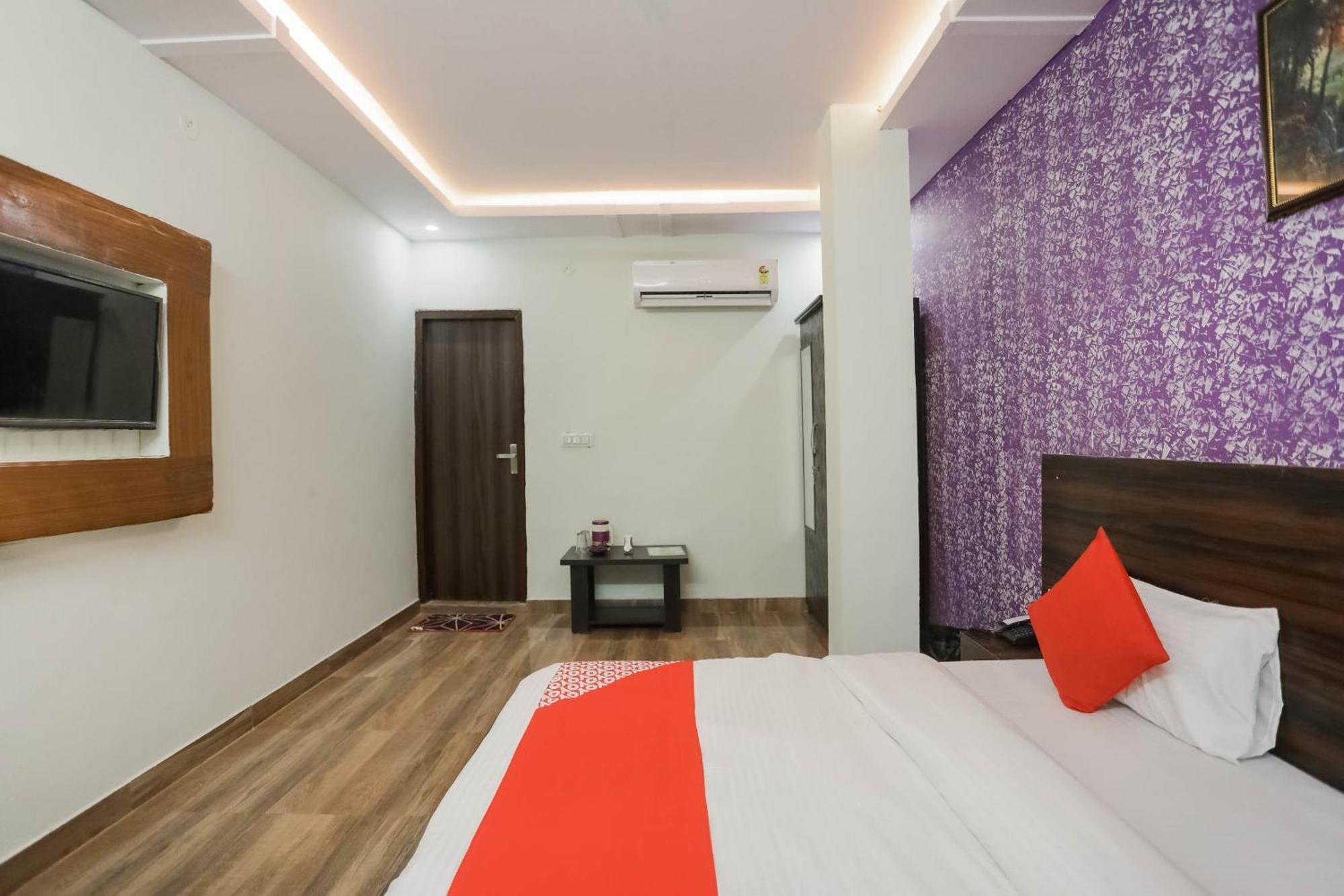 Hotel O Red Velvet Rooms & Banquet Faridabad Bagian luar foto