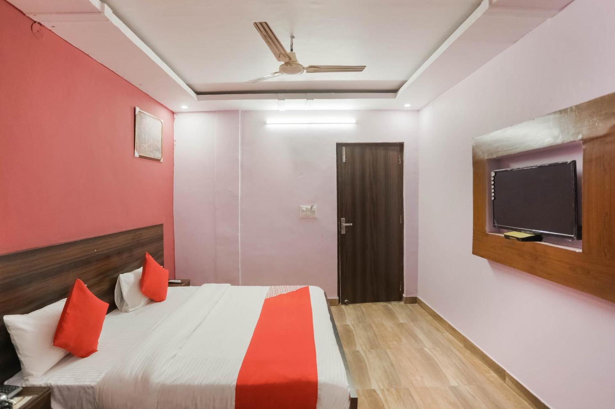 Hotel O Red Velvet Rooms & Banquet Faridabad Bagian luar foto