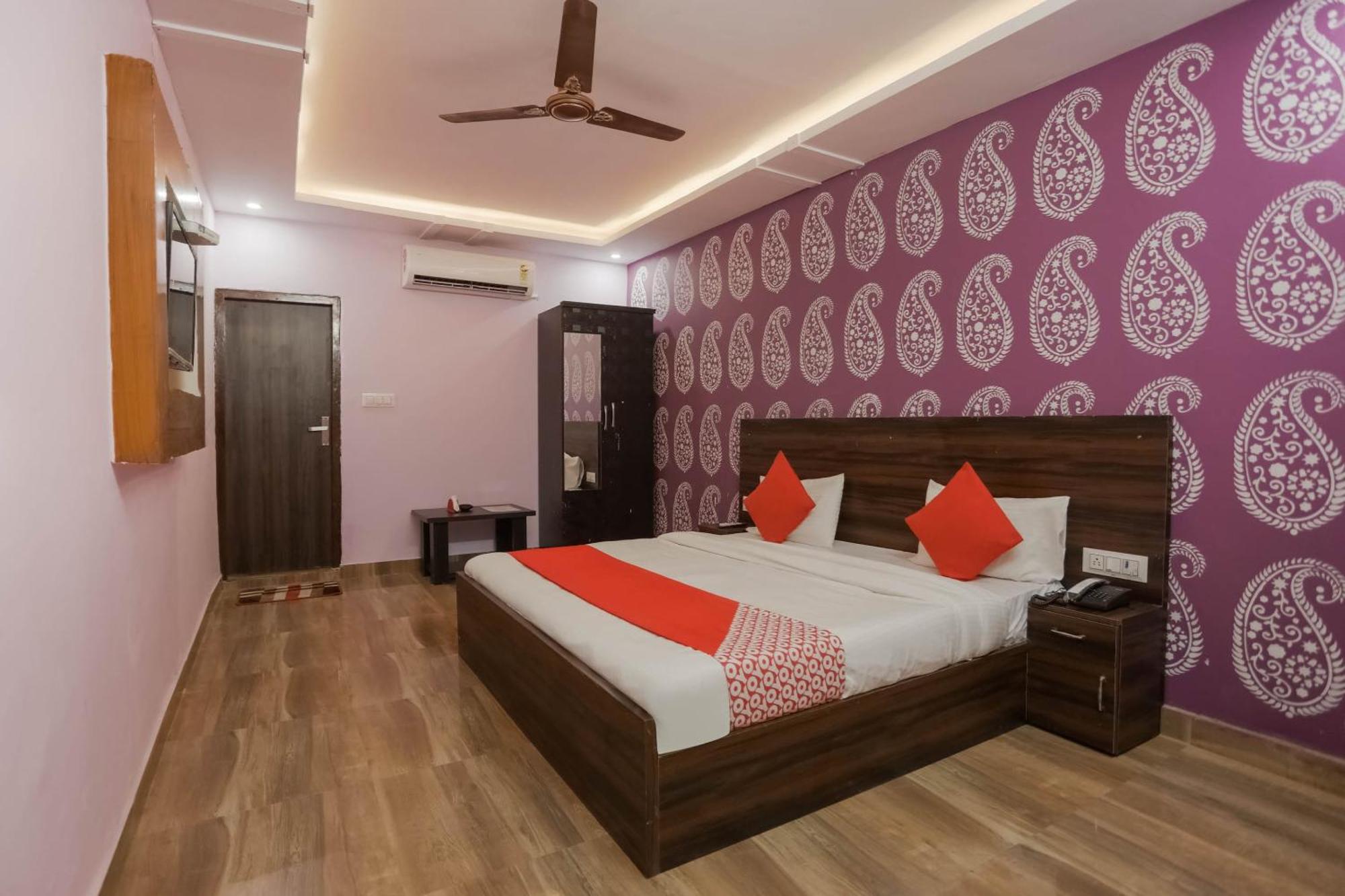 Hotel O Red Velvet Rooms & Banquet Faridabad Bagian luar foto