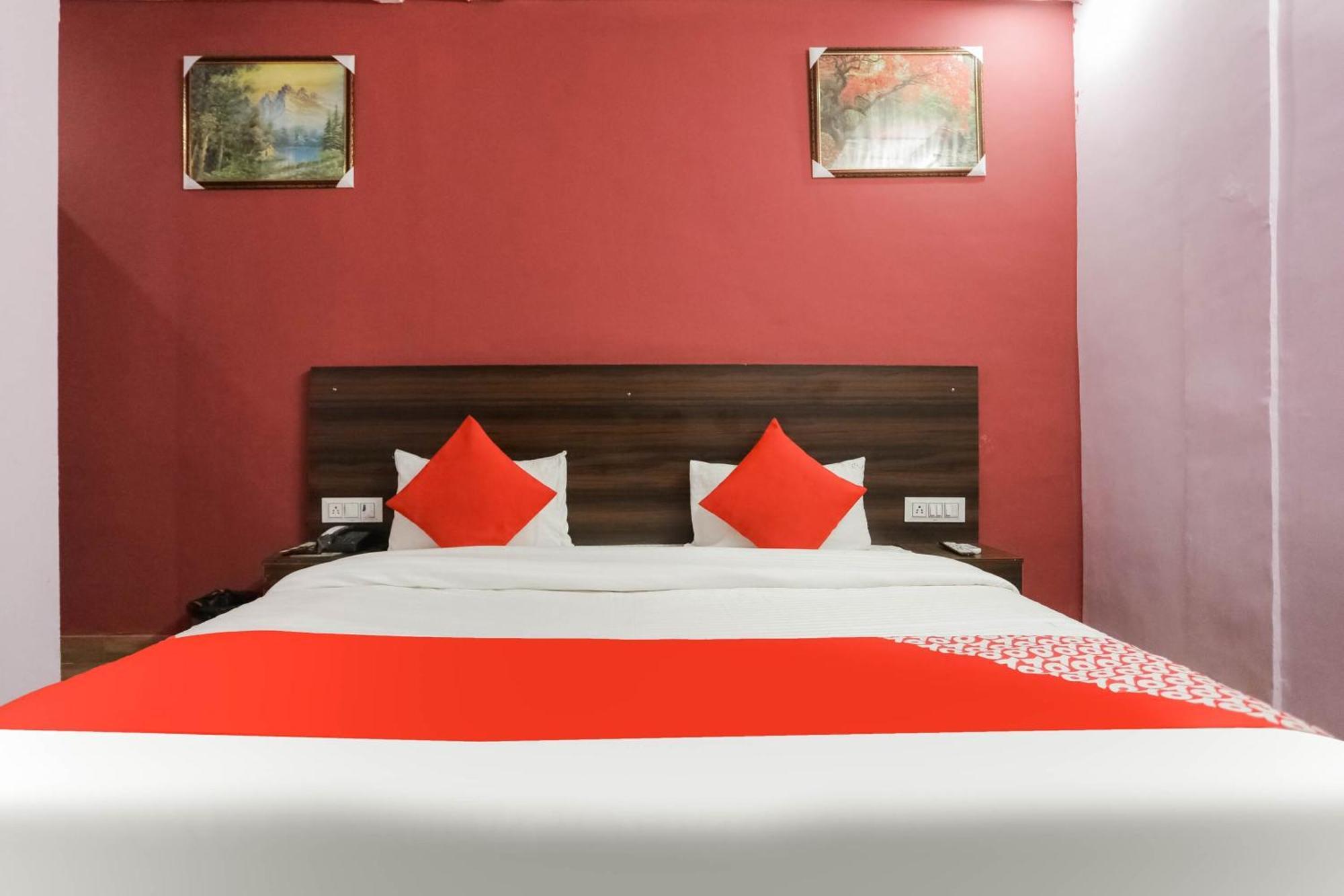 Hotel O Red Velvet Rooms & Banquet Faridabad Bagian luar foto